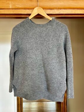 Vince knit ribbed crew neck raglan sweater gray size Small